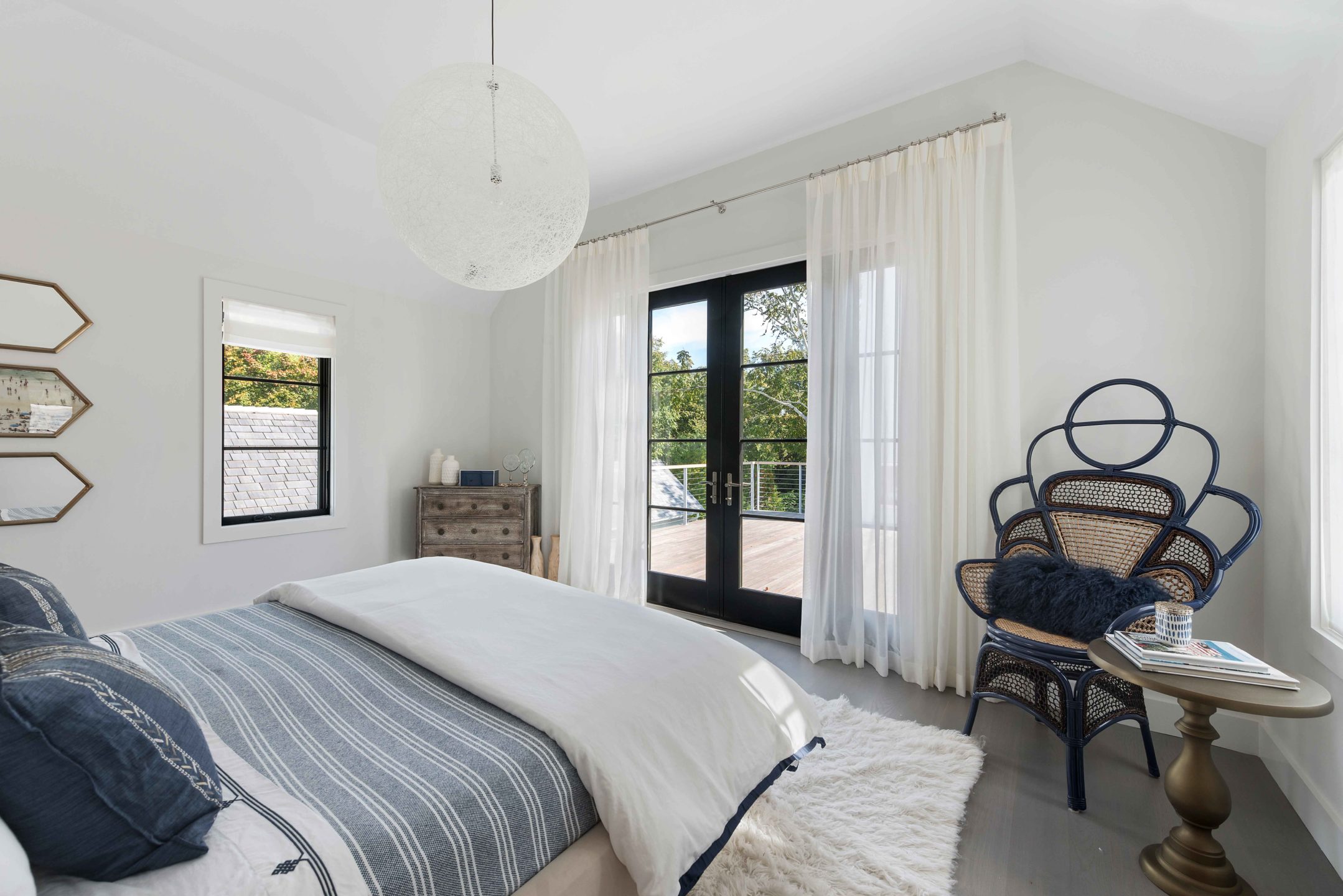 Nicole-Fuller-Interior-Designer-east-hampton-modern-bohemian-beach-house-bedroom