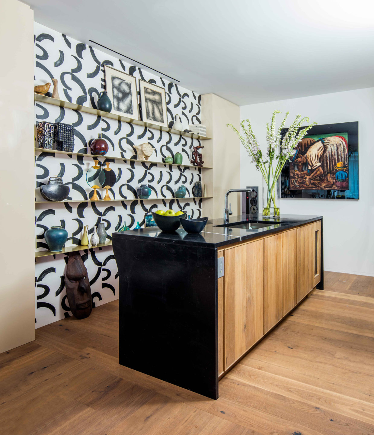 Nicole-Fuller-Interior-Designer-soho-residence-kitchen-bar-9