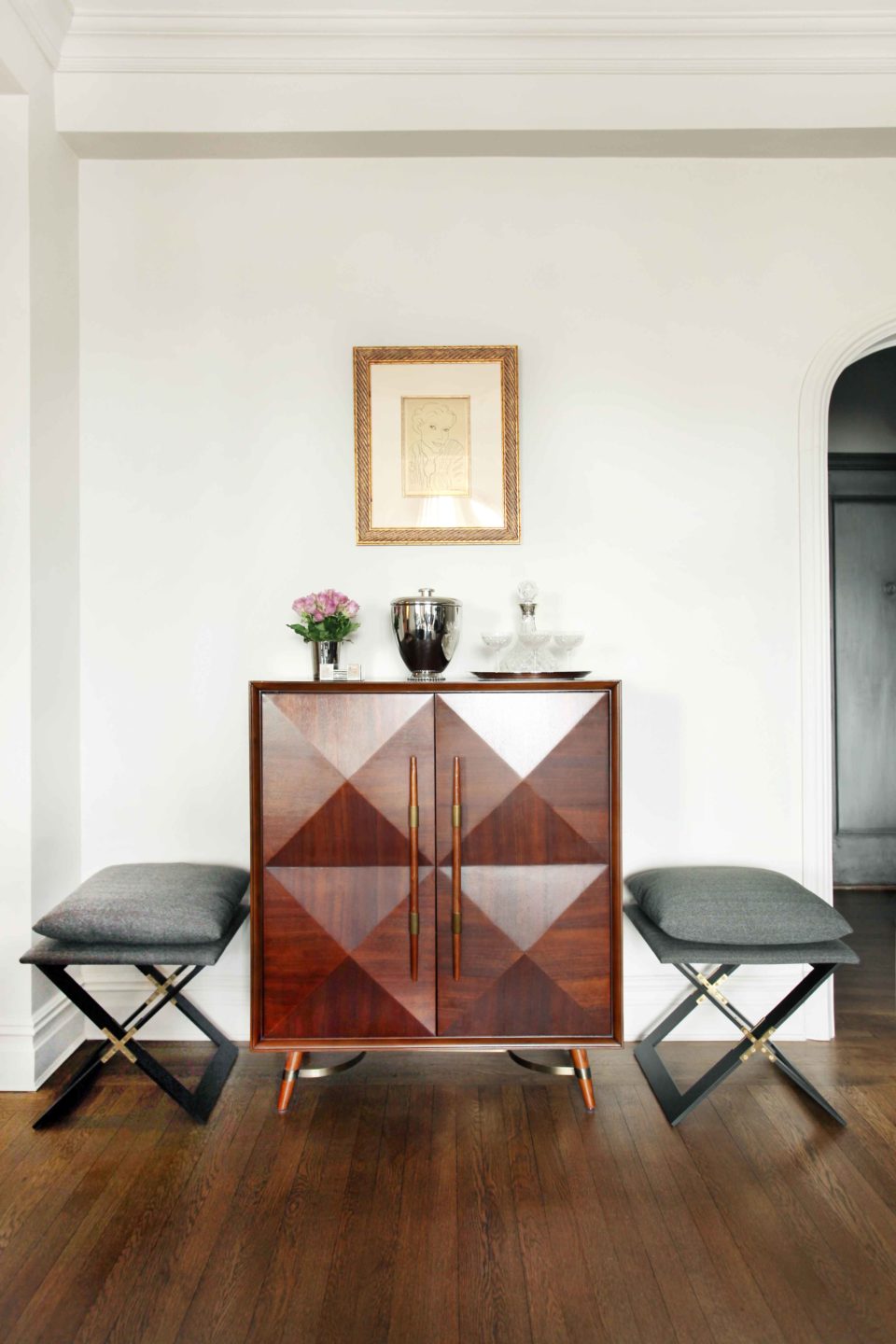 Nicole-Fuller-Interior-Designer-west-village-pied-chairs-bar-1