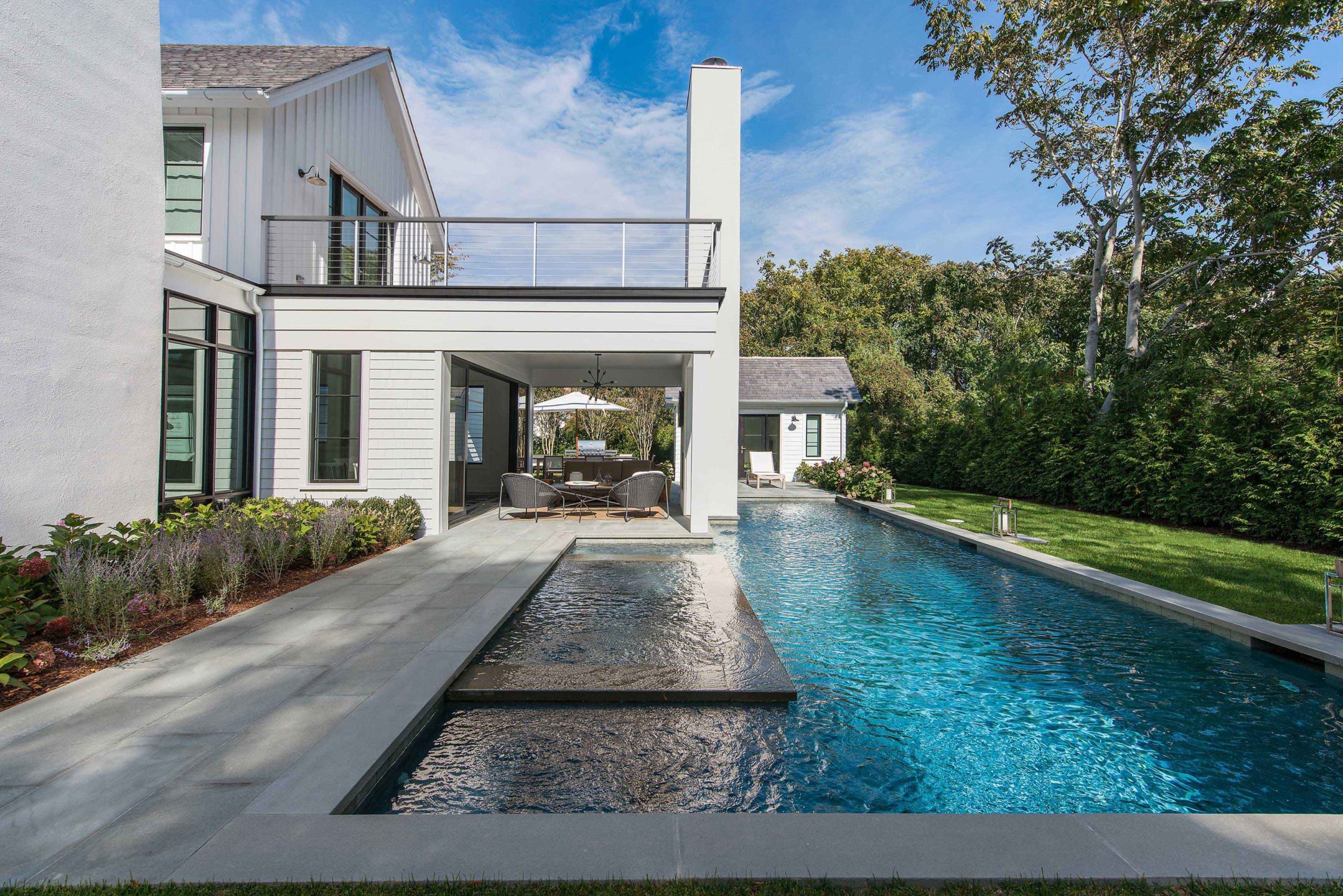 Nicole-Fuller-Interiors-East-Hampton-Beach-House-neutral-Bohemian-interior-design-pool