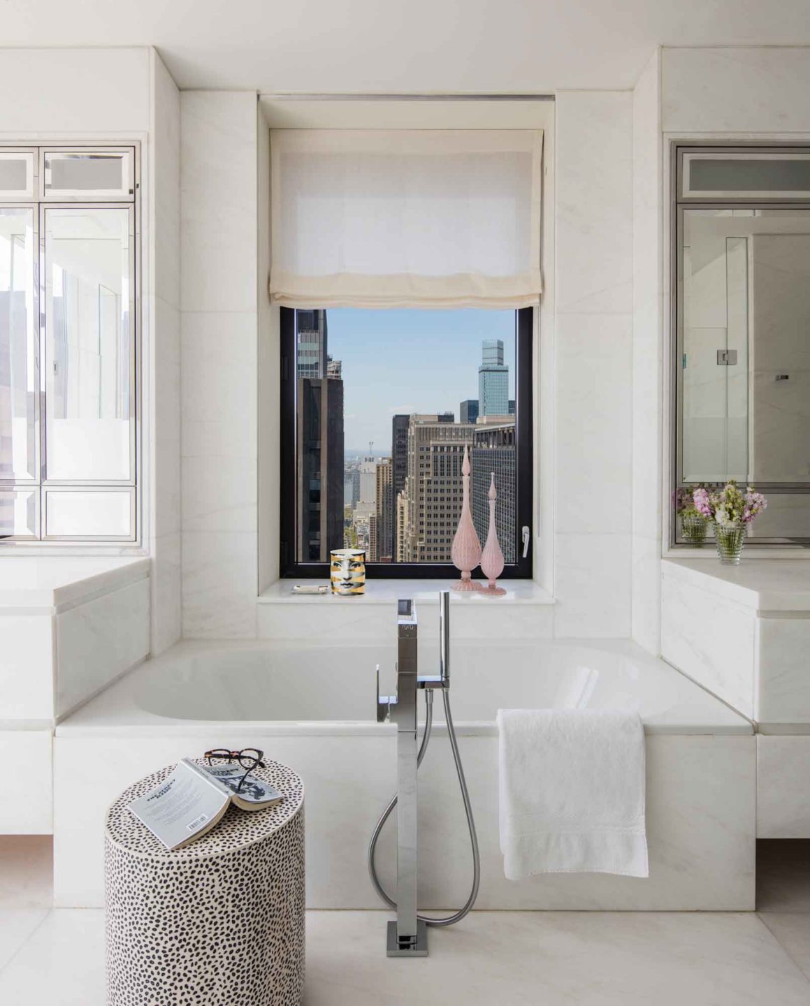 bacarat-bathroom-bath-tub-nicole-fuller-1