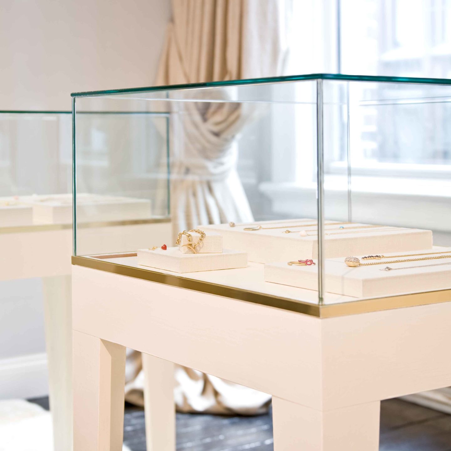 finn-jewelry-case-nicole-fuller-1